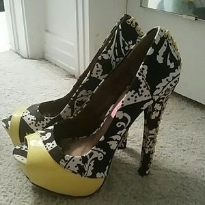 Woman's shoes